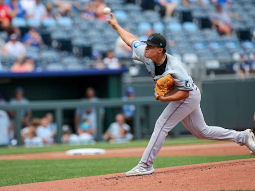 Pitcher mexicano de los Marlins lanza una gema en debut en Grandes Ligas, pero un opaco bullpen lo condena