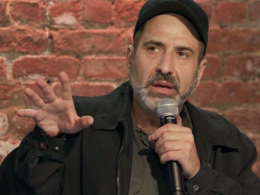 Comedian Dave Attell shares his favorite standups before hitting the stage in West Virginia - WTOP News