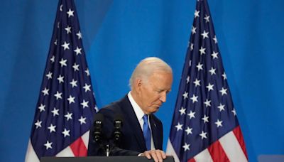 Más demócratas piden que Biden baje su candidatura después de una conferencia de prensa marcada por las gaffes