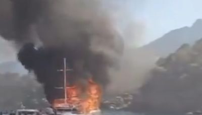 Incêndio em barco na Turquia leva turistas a pularem no mar para sobreviver; vídeo