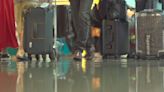 澳洲女搭機不想多付錢 「全身穿15件衣褲」行李仍超重遭罰