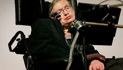 Cartas desde el más allá | Stephen Hawking: "Metí primera a mi silla de ruedas y viví 53 años más de lo previsto" | SER Podcast | Cadena SER