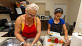 Chefs célebres de Miami ofrecen inspiración y buena comida en el programa de cocina de Camillus House