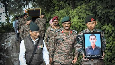 Captain Thapa, who died fighting terrorists in J-K, cremated at ancestral village in Darjeeling