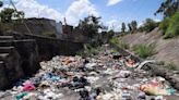 Lluvias en Guadalajara: Bajan limpia de canales y suben inundaciones