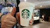 Expone "curioso" mensaje en café de Starbucks tras votar
