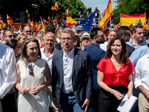 Miles de ciudadanos vuelven a la calle de la mano del PP para protestar contra Sánchez y la amnistía