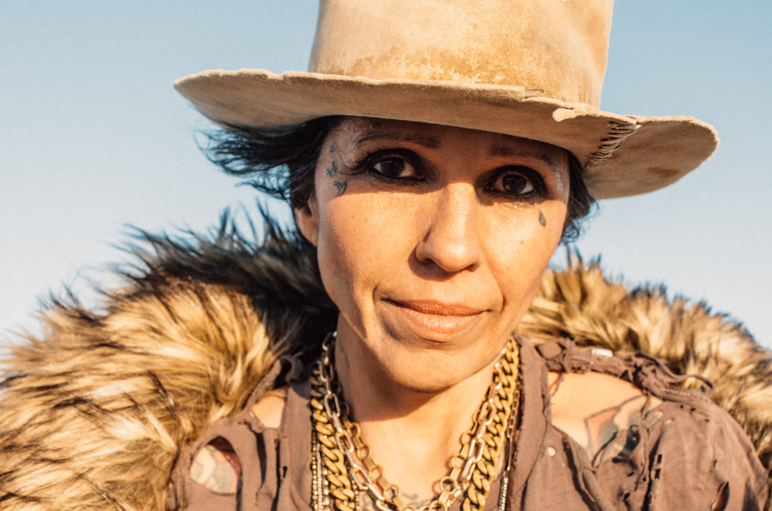 Linda Perry Opens Up About Her Arduous Work Ethic in ‘Let It Die Here’ Trailer: ‘I Don’t Know How to Stop’