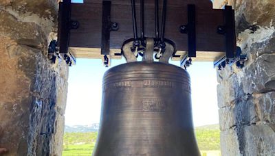 Arcusa protege su patrimonio con la restauración de la campana de la Iglesia de San Esteban