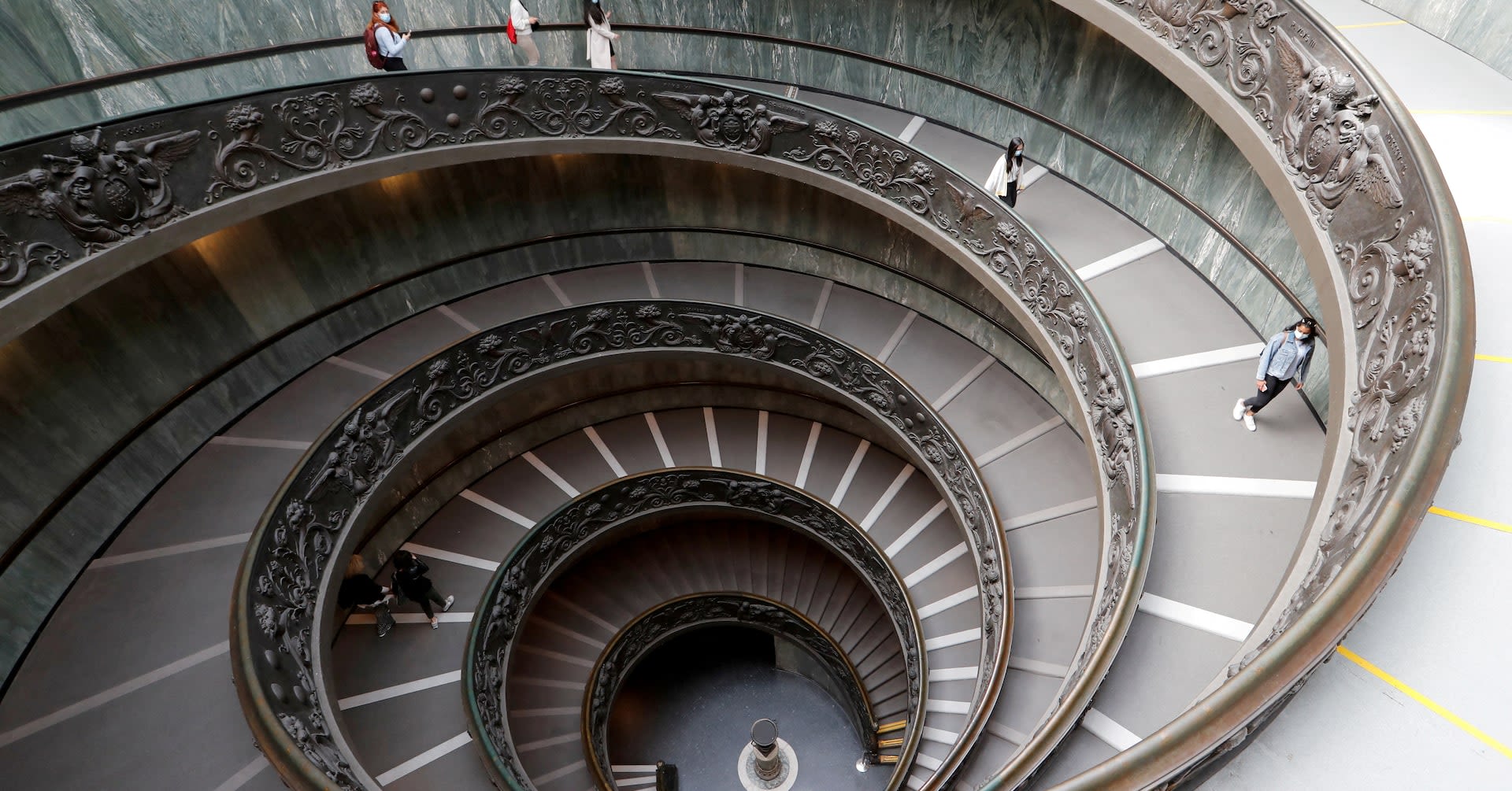 Vatican Museums staff start unprecedented legal action over labour conditions