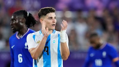 Julián Álvarez ya está en Madrid para firmar con el Atlético - El Diario NY