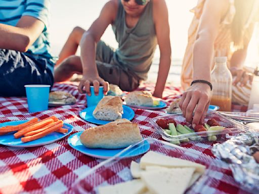 I'm an ER doctor. I would never bring these 5 foods to the beach