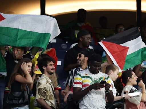 Mali-Israël aux JO 2024 : l’hymne israélien sifflé et des drapeaux palestiniens brandis pendant le match