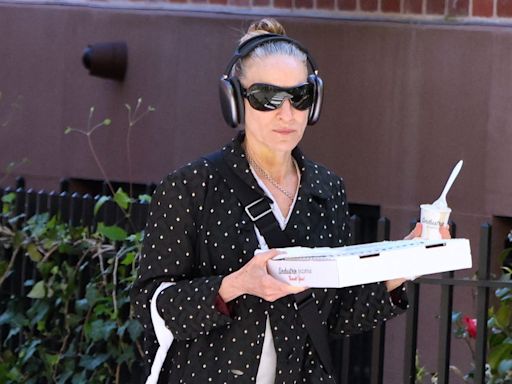 Sarah Jessica Parker's Unhinged Pants-and-Shoe Combo Actually Works