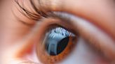 什麼是「葡萄膜炎」？為何癌藥會引發此眼疾？眼科醫：即時診斷治療能避免失明