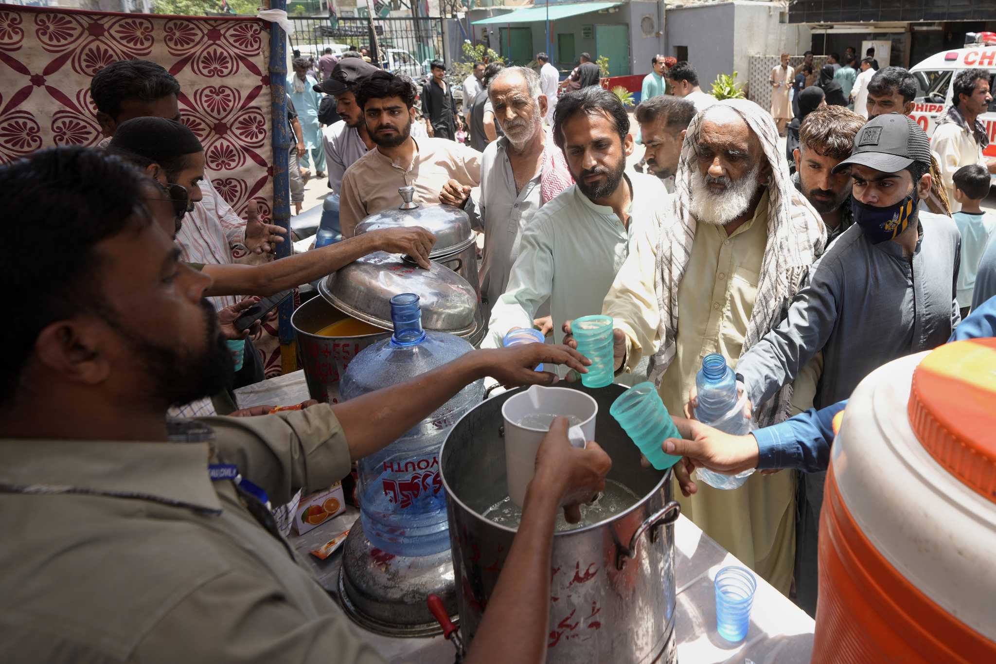 Hundreds of people suffer heatstroke in Pakistan, and dangerous heat is forecast to stay a while