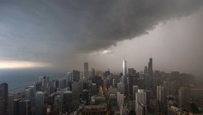 Tormentas severas en el área Chicago ocasionan fuertes vientos, lluvias, avisos de tornado e inundaciones repentinas