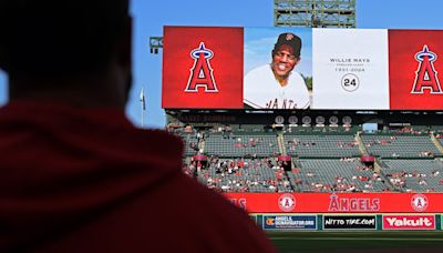 Birmingham game turns into tribute to Willie Mays