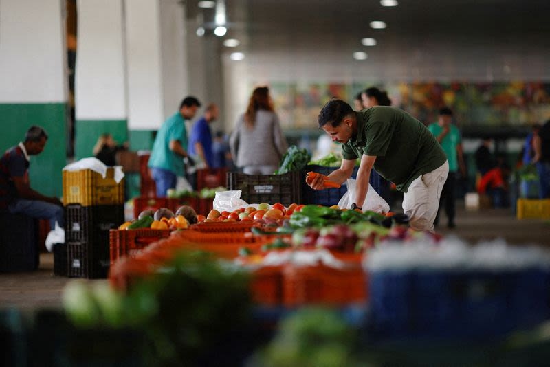 Brazil’s inflation slows to 0.21% in mid-April