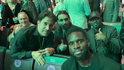 Hoops-daft actor spotted with Celtic heroes at glitzy event