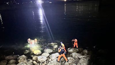 台東富岡港男釣客夜釣落海 海巡署人員救起送醫