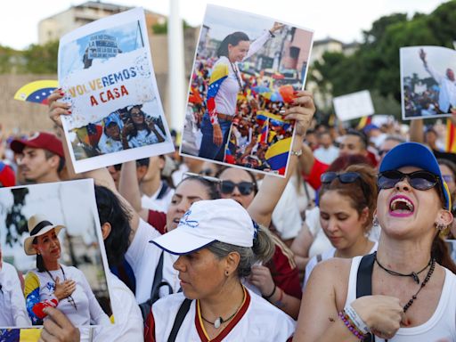 Miles de personas se concentran en Madrid con consignas por la libertad en Venezuela