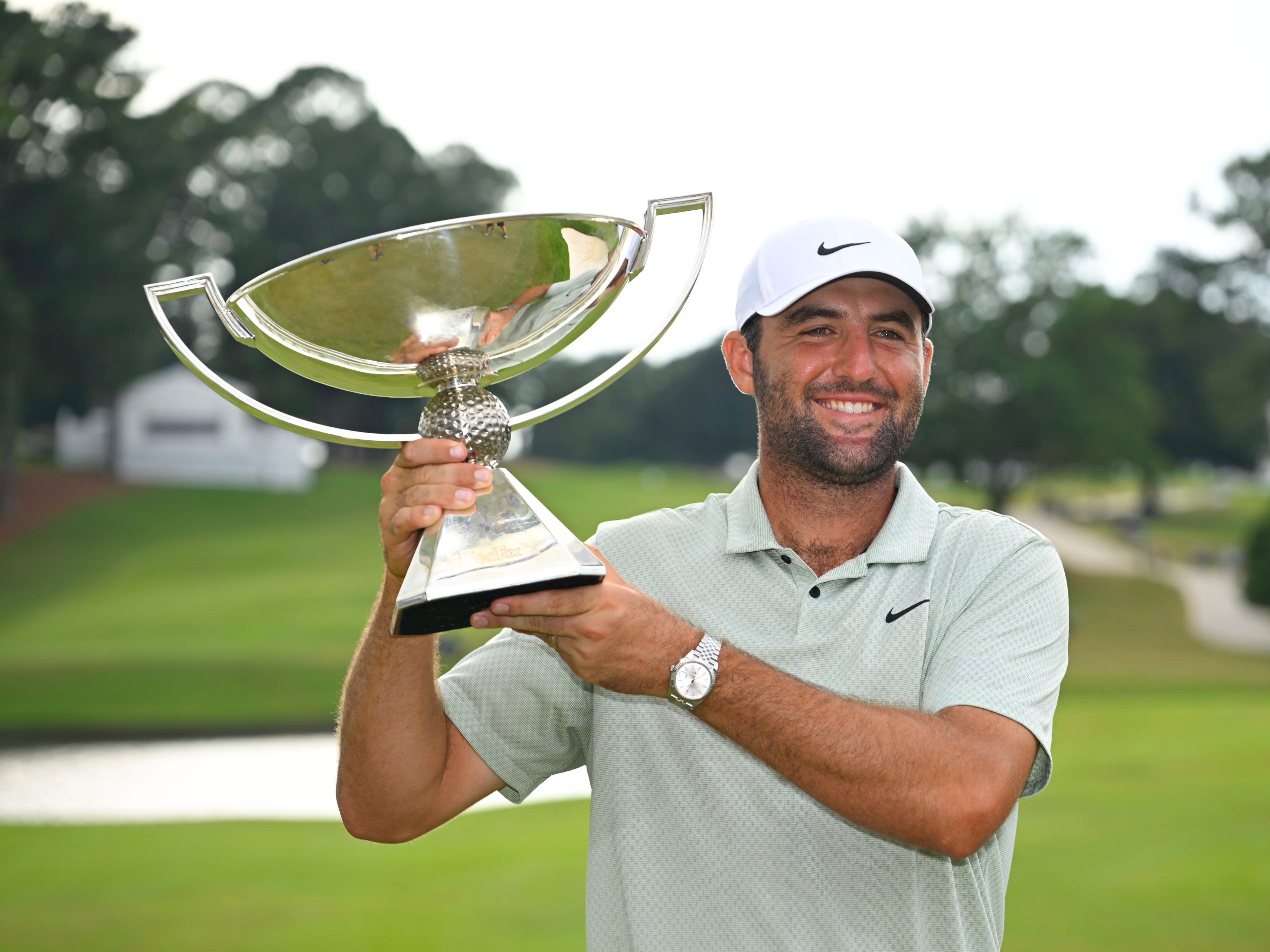 Scottie Scheffler, the world's top golfer, pocketed $25M bonus after ruling the season and making $12,000 for each shot