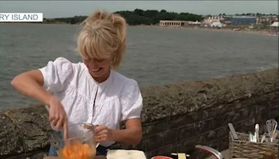 This Morning chef gushes over Welsh beach as viewers warn her about one thing during live cook