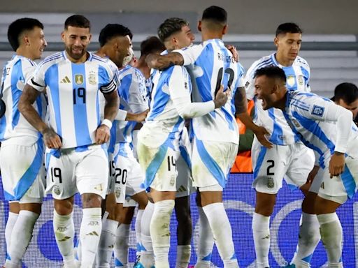 (Crónica) Argentina golea a Chile sin Leo Messi y con protagonismo de Julián Álvarez