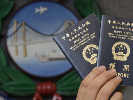33歲內地女行使假香港護照 扮嫩妹陪遊新加坡被逮