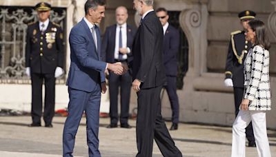 Sánchez da la enhorabuena a Felipe VI por su primera década "sirviendo a España" con "ejemplaridad" y "lealtad"