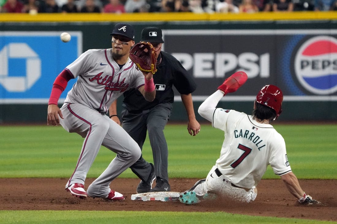 Deadspin | Braves peak late, sink D-backs in 11th