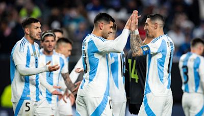 El divertido comentario de Di María sobre Cuti Romero en el entrenamiento de la Selección: "Alto seguridad tengo"