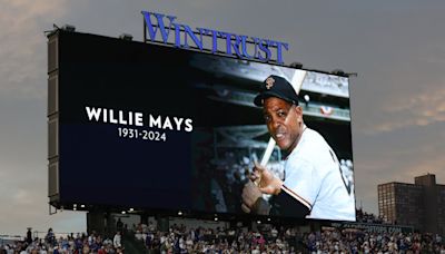 Column: Baseball icon Willie Mays saluted at Wrigley Field on a memorable night