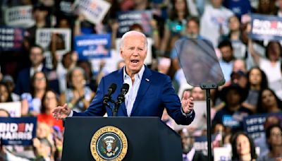 Biden reconoce errores en debate, pero declara que defenderá la democracia de EEUU