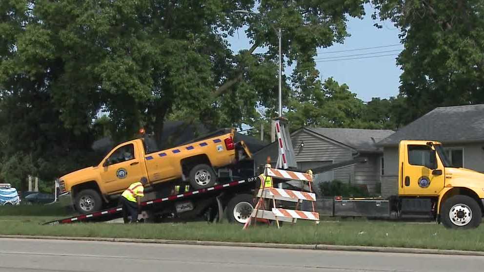 Milwaukee DPW worker injured in chain-reaction crash