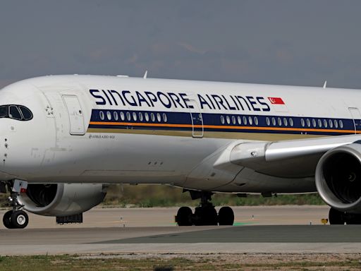 What went wrong? Experts probe deadly Singapore Airlines flight.