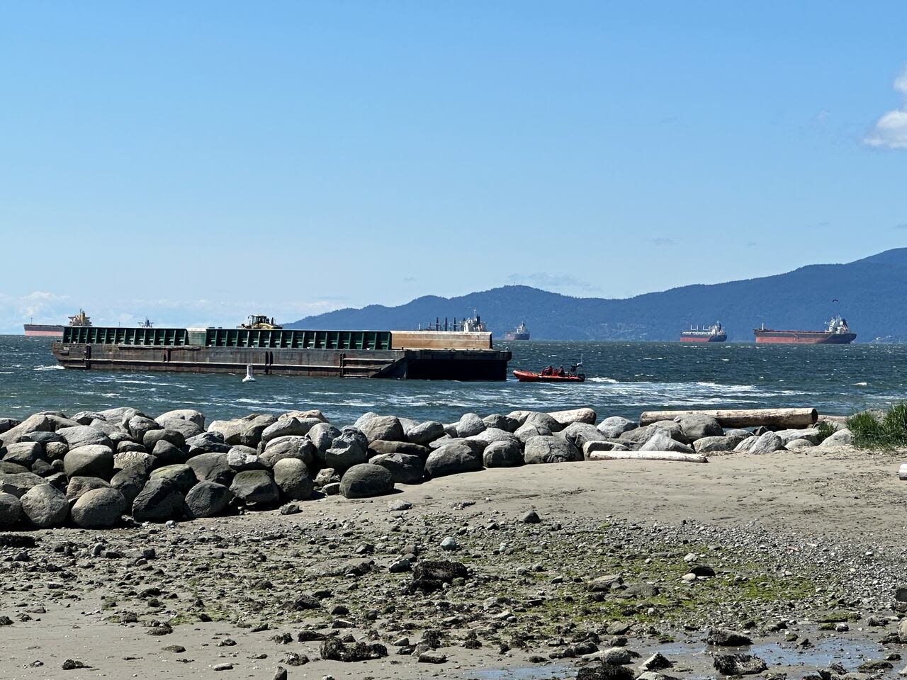 Barge comes loose near Vancouver's English Bay