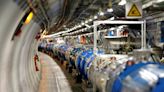 Científicos del CERN observan por primera vez tres partículas "exóticas"