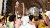 Fieles cubanos veneran a la Virgen de La Caridad en la fiesta de la Patrona