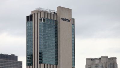 Verizon in $3.3 billion mobile tower deal with infrastructure firm Vertical Bridge