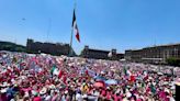 VIDEOS: Así se vio la sorprendente “Marea Rosa” en el Centro Histórico y Zócalo de CDMX