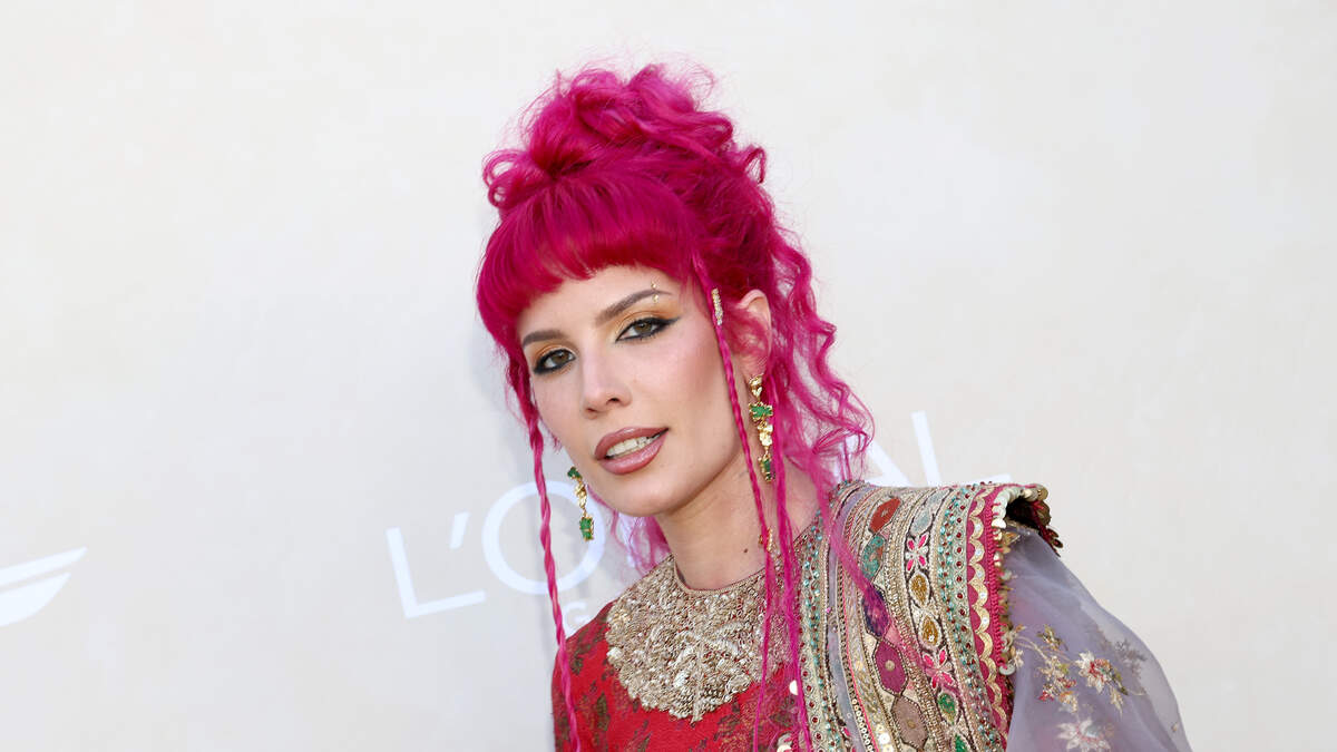 Halsey Teases Possible New Music On Website: "For My Last Trick" | 98.1 KDD | Keith and Tony