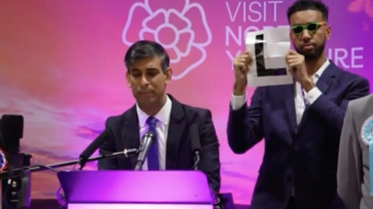 YouTuber Niko Omilana mocks Rishi Sunak with ‘L’ sign as former prime minister secures Northallerton seat