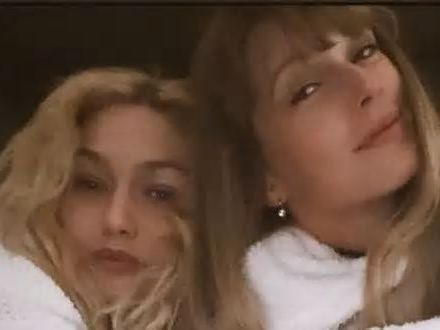 Taylor Swift e Gigi Hadid sono in vacanza insieme con i fidanzati Travis e Bradley