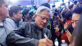 黃仁勳不只在辣妹胸前簽名 哇！這科技大老胸口也有「Jensen Huang」 - 要聞