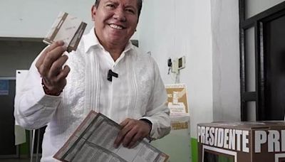 David Monreal Ávila vota en las elecciones de Zacatecas