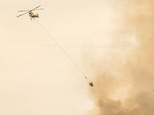 Wildfire team focuses on containment line around destructive B.C. wildfire