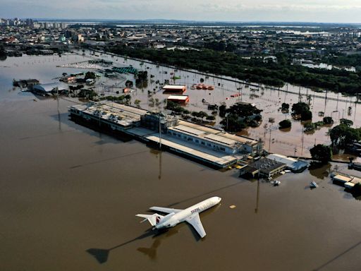 Com aeroporto de Porto Alegre alagado, empresas criam novos voos para o sul