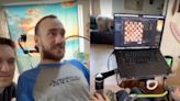 Video muestra a paciente de Neuralink jugando ajedrez con la mente